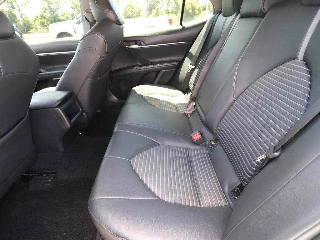 Used 2018 Toyota Camry SE FWD image 9