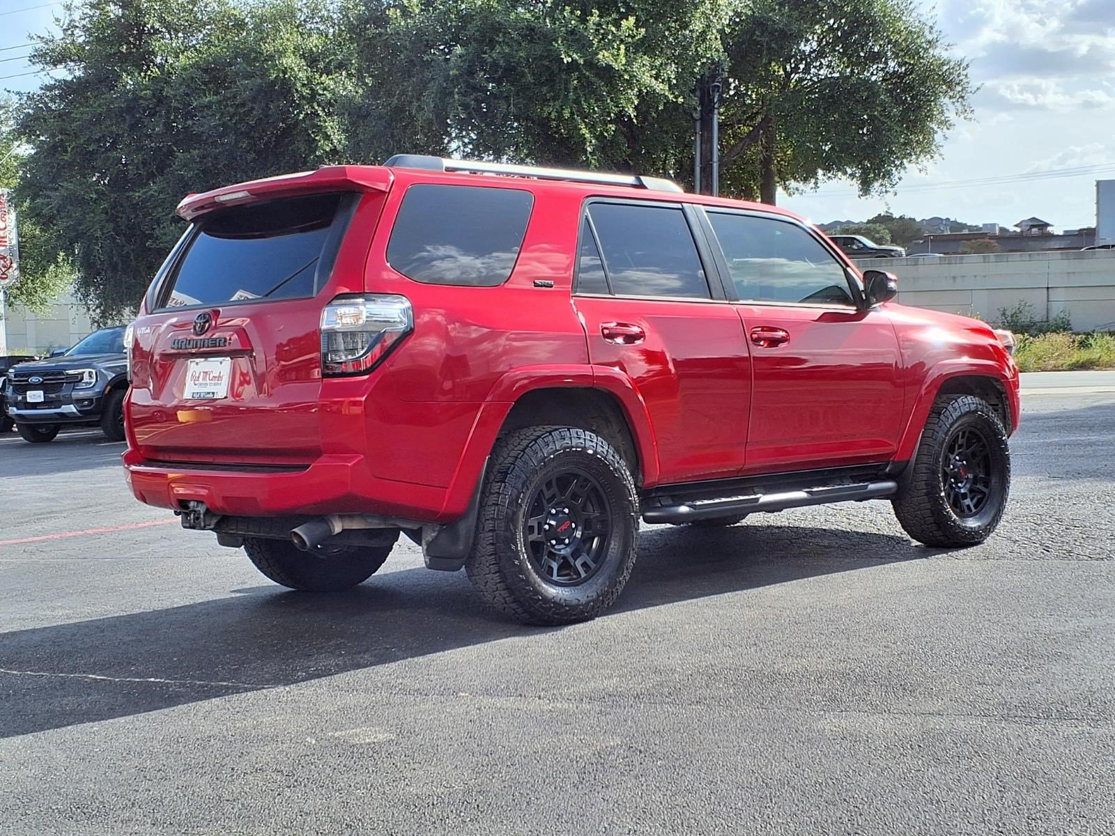 Used 2022 Toyota 4Runner SR5 Premium w/ Moonroof Package AWD/4WD image 5