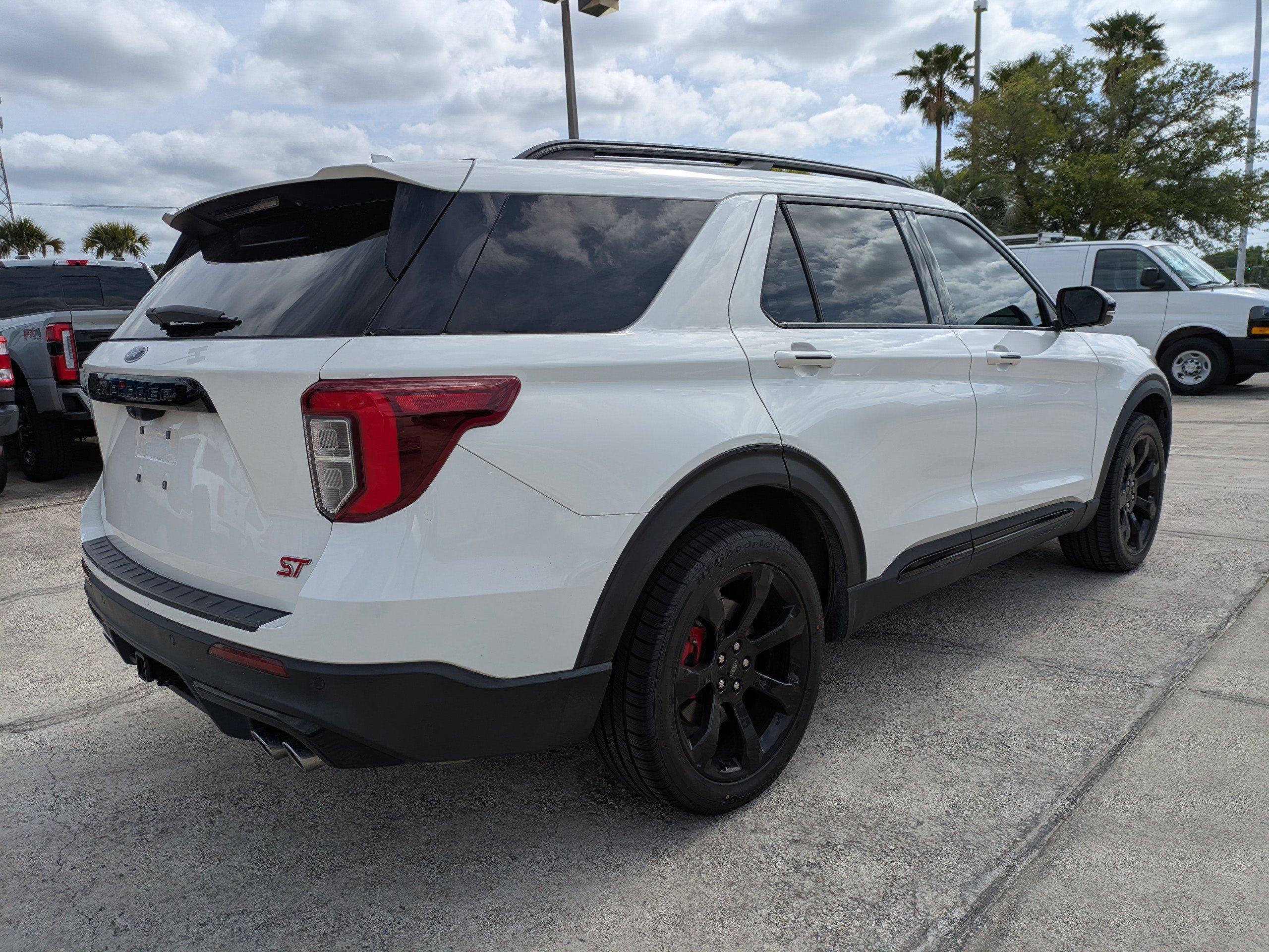 Certified 2023 Ford Explorer ST w/ Equipment Group 401A AWD/4WD image 4