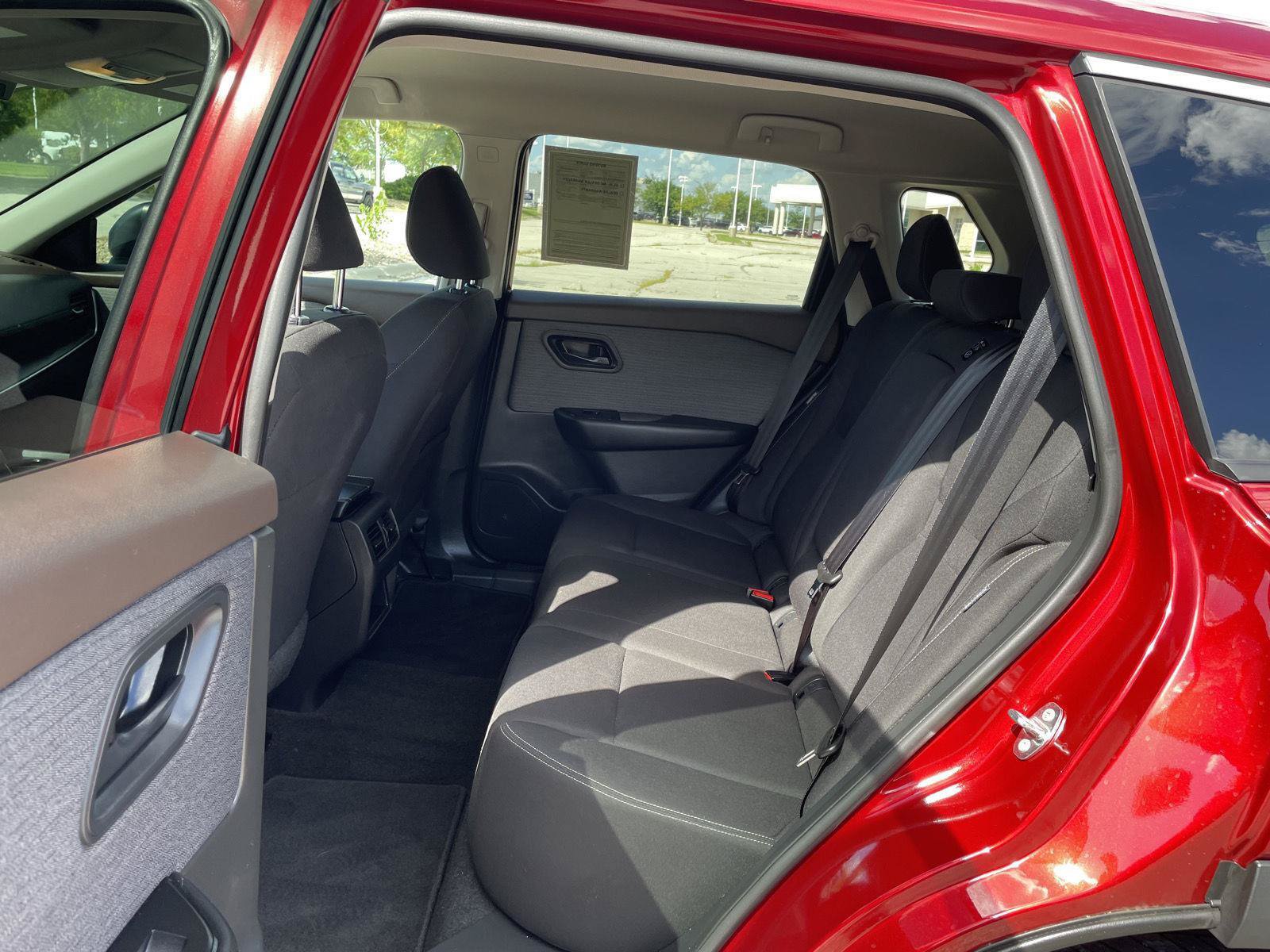 Used 2023 Nissan Rogue S AWD/4WD image 20