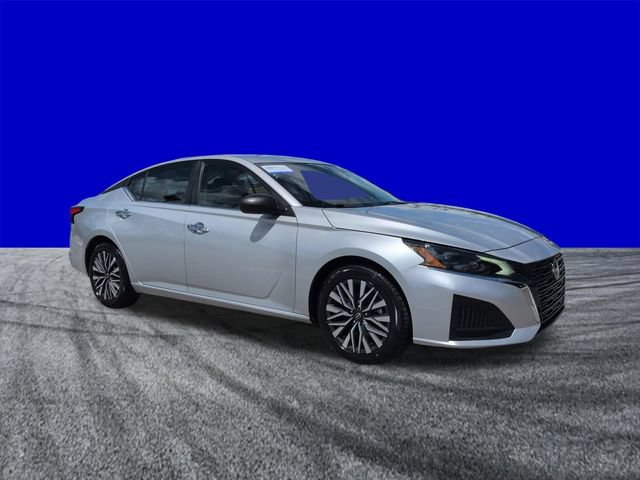 Used 2024 Nissan Altima 2.5 SV FWD image 2