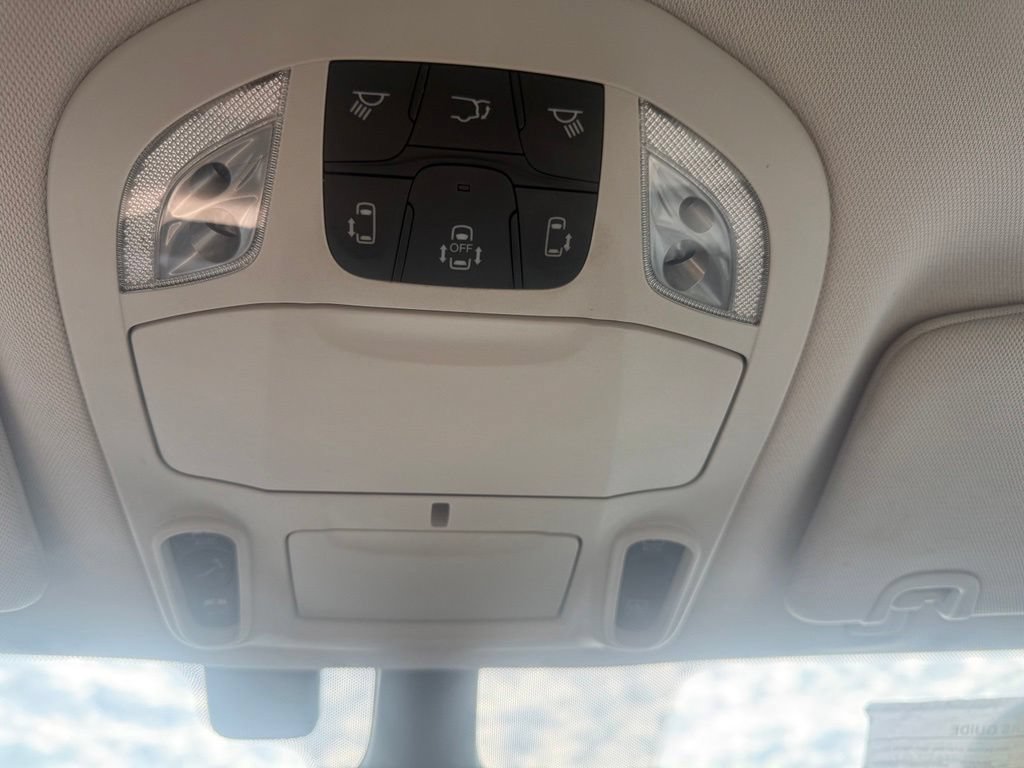 Used 2018 Chrysler Pacifica Limited w/ Advanced Safetytec Group FWD image 30