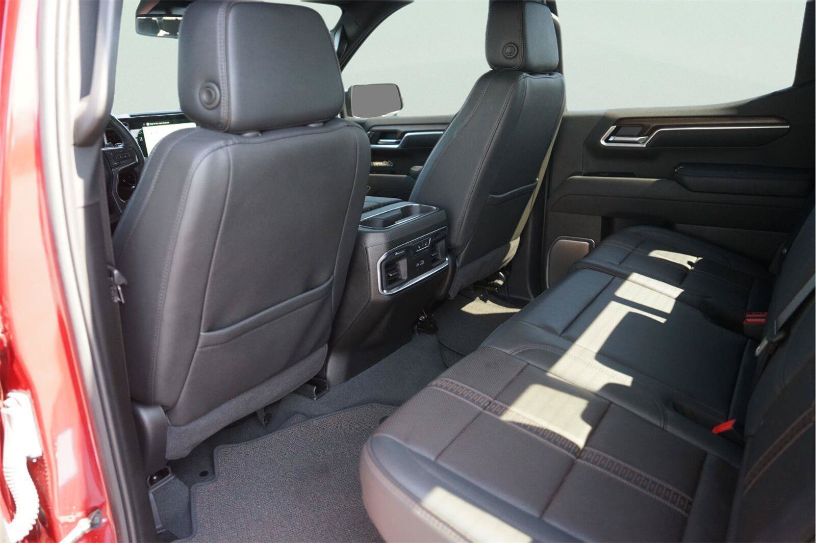 Used 2025 Chevrolet Silverado 1500 High Country AWD/4WD image 11