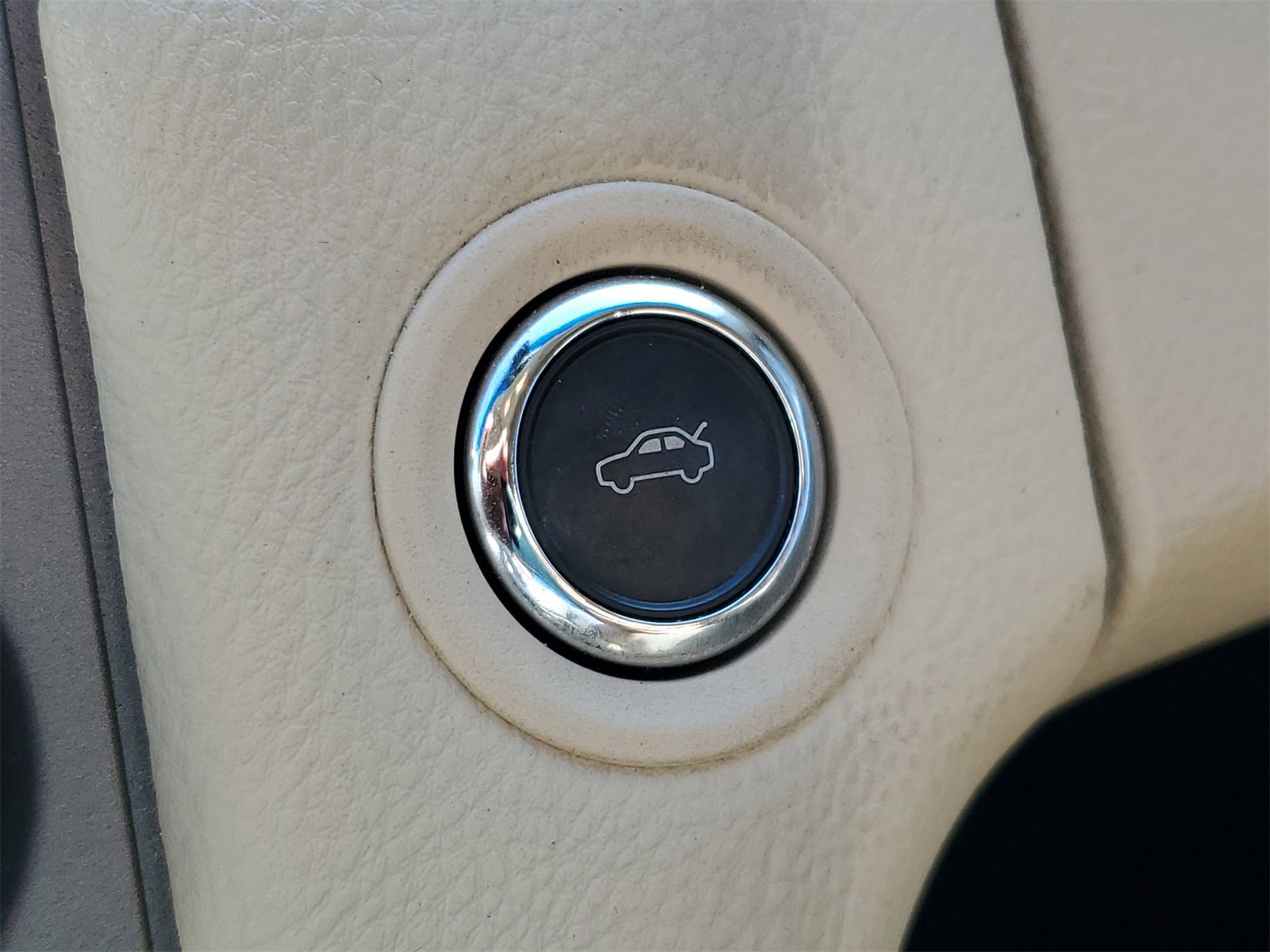 Certified 2017 Ford Taurus SE image 25