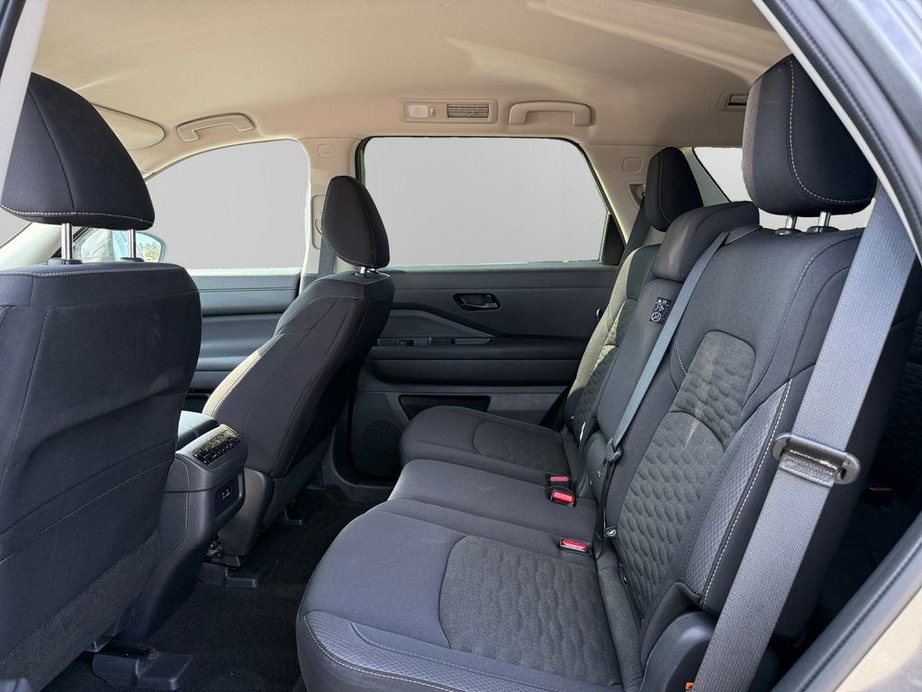 Used 2025 Nissan Pathfinder SV AWD/4WD image 13