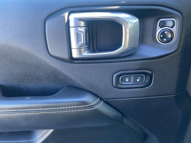 Used 2025 Jeep Wrangler Unlimited Sahara w/ Safety Group AWD/4WD image 17