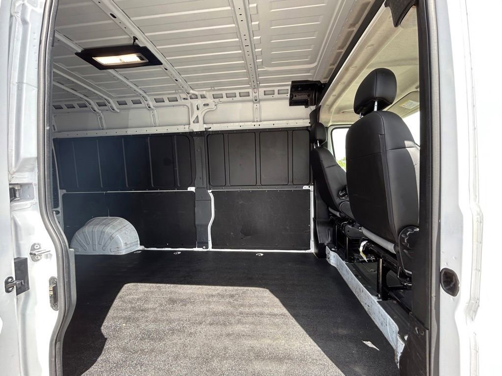 Used 2025 RAM ProMaster 2500 w/ Convenience Group FWD image 27