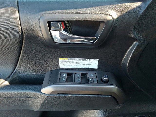 Used 2018 Toyota Tacoma TRD Off-Road image 12