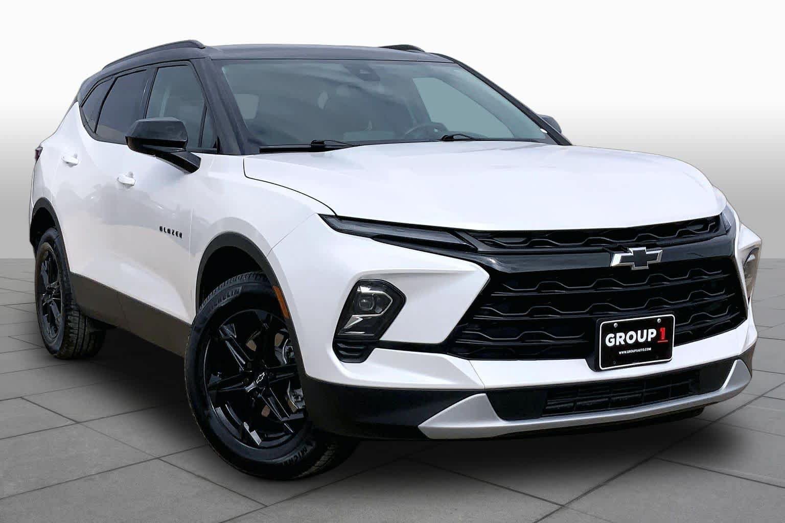 Used 2023 Chevrolet Blazer LT w/ Midnight/Sport Edition FWD image 3