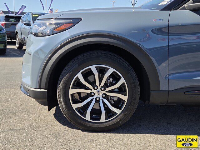 Certified 2025 Ford Explorer ST-Line w/ Premium Package RWD image 10