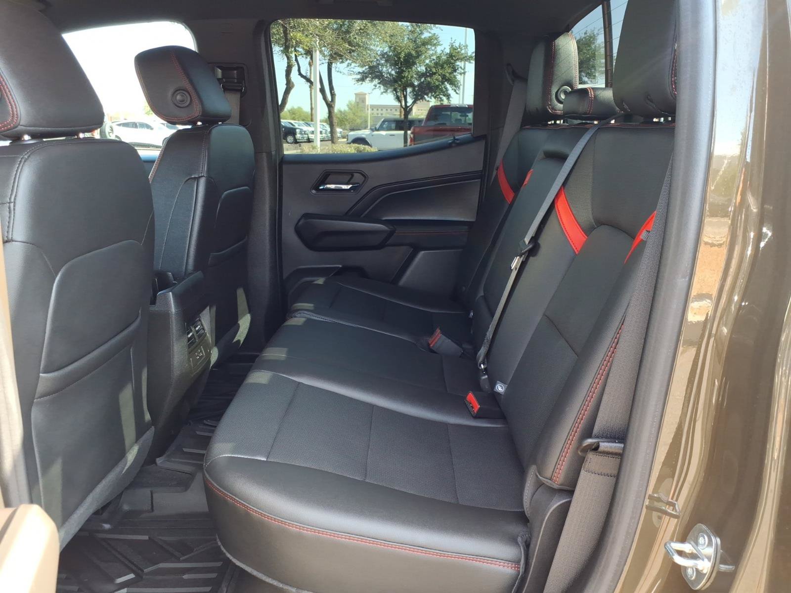 Used 2023 Chevrolet Colorado Z71 w/ Z71 Convenience Package 2 AWD/4WD image 16