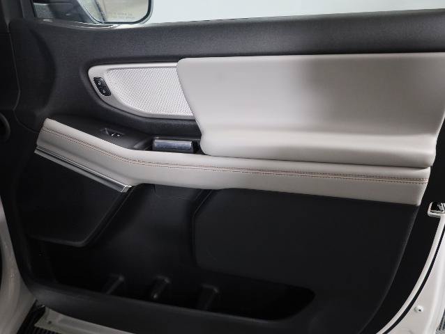 Certified 2025 Ford Expedition Active AWD/4WD image 28