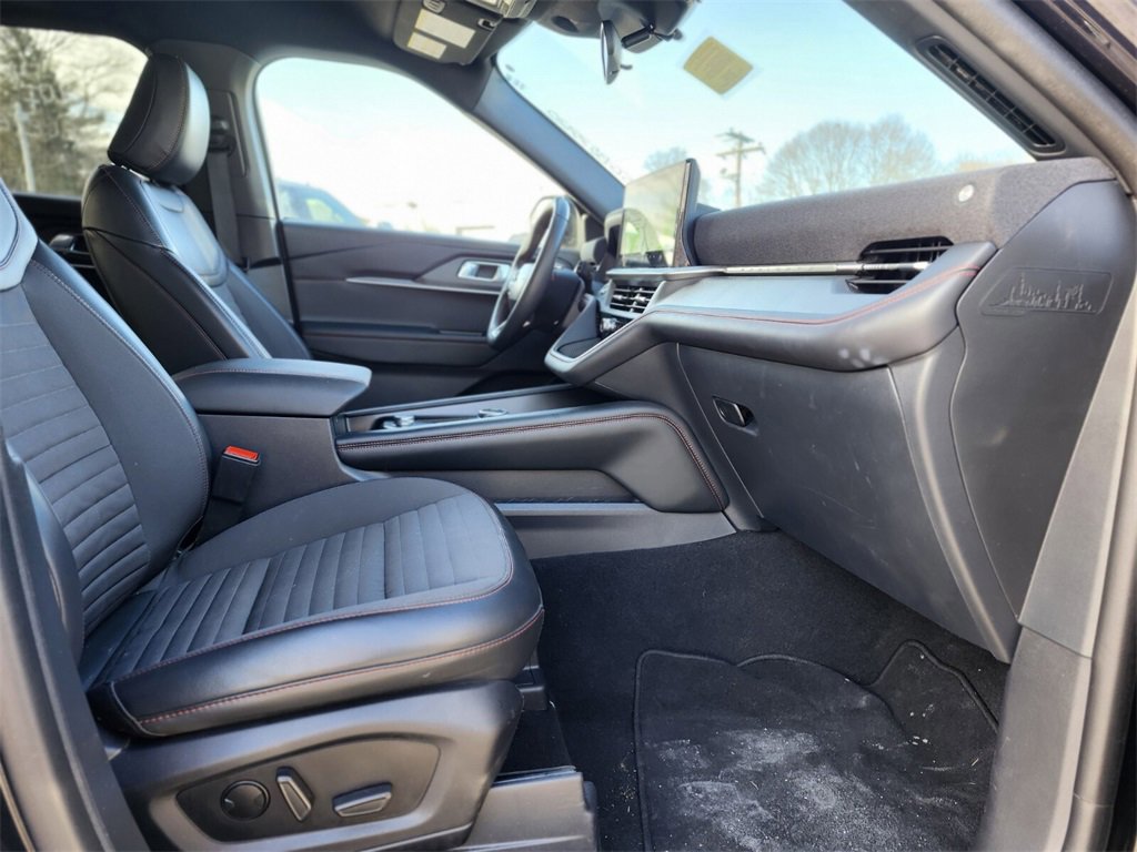 Certified 2025 Ford Explorer ST-Line image 11