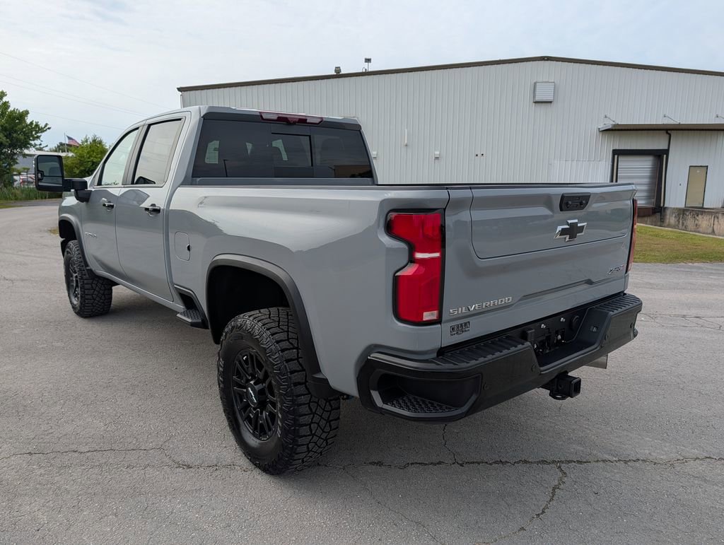 Used 2025 Chevrolet Silverado 2500 ZR2 w/ Technology Package AWD/4WD image 4