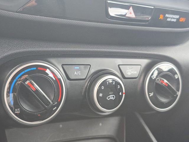 Used 2022 Hyundai Venue SE FWD image 27