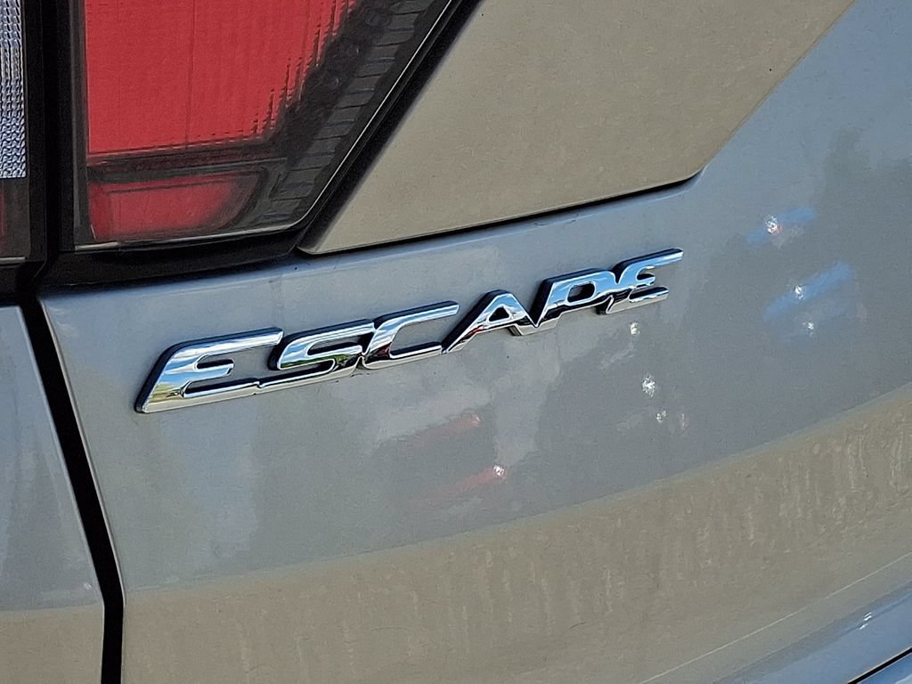 Certified 2017 Ford Escape Titanium AWD/4WD image 33