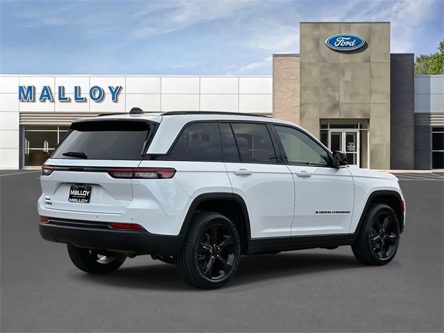 Used 2023 Jeep Grand Cherokee Altitude image 5