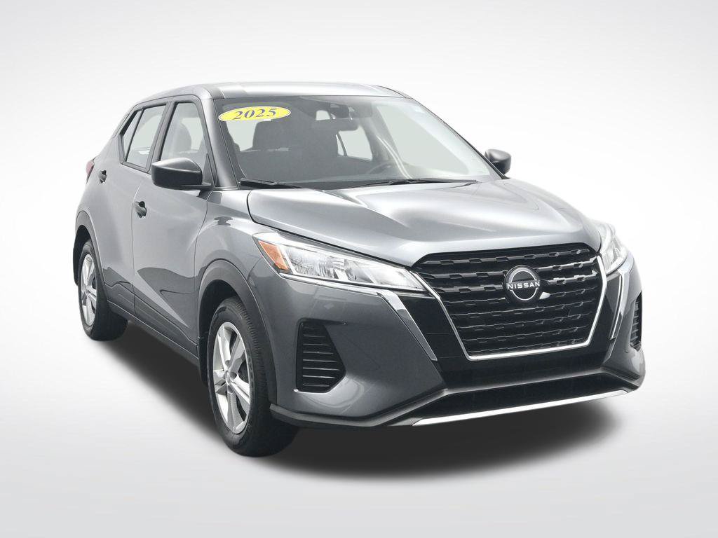 Used 2025 Nissan Kicks Play S FWD image 3