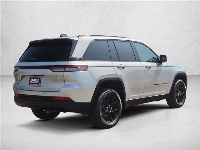 Used 2025 Jeep Grand Cherokee 4WD image 5