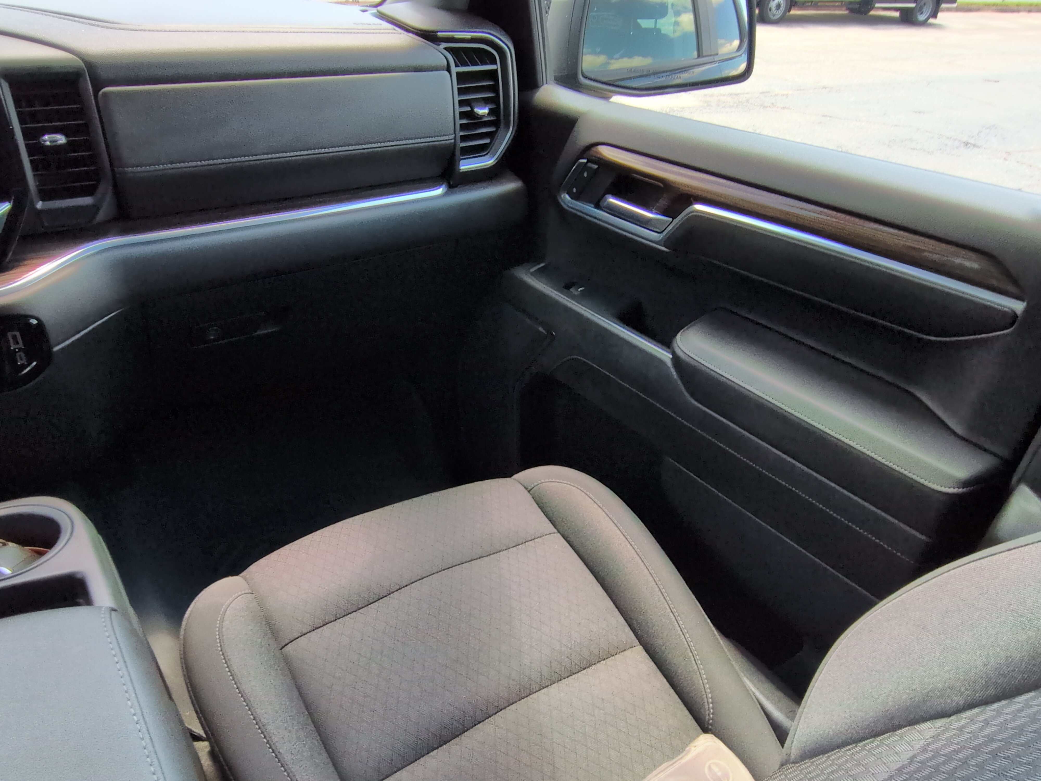 Used 2023 Chevrolet Silverado 1500 RST AWD/4WD image 15