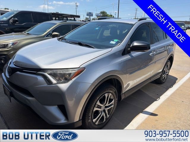 Used 2017 Toyota RAV4 LE FWD image 1