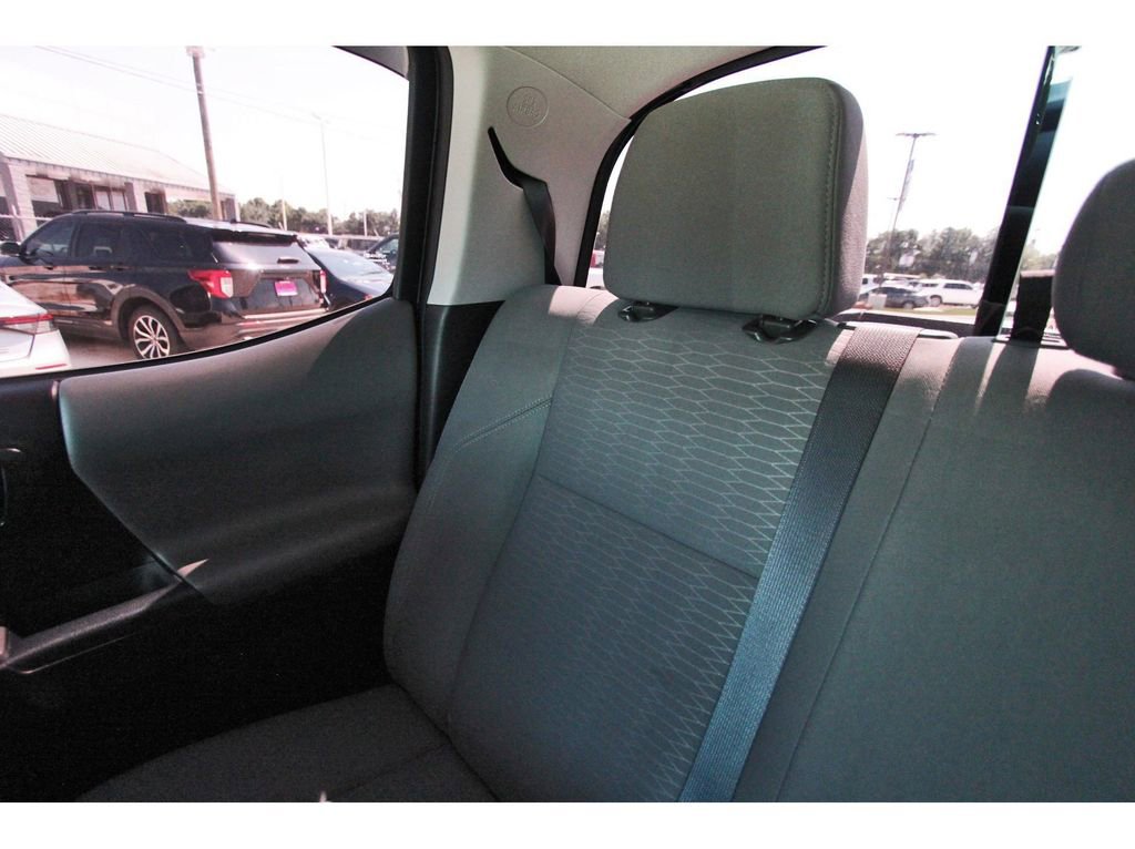 Used 2018 Toyota Tacoma SR5 RWD image 14