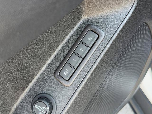 Used 2018 Chevrolet Equinox Premier w/ Infotainment II Package AWD/4WD image 19
