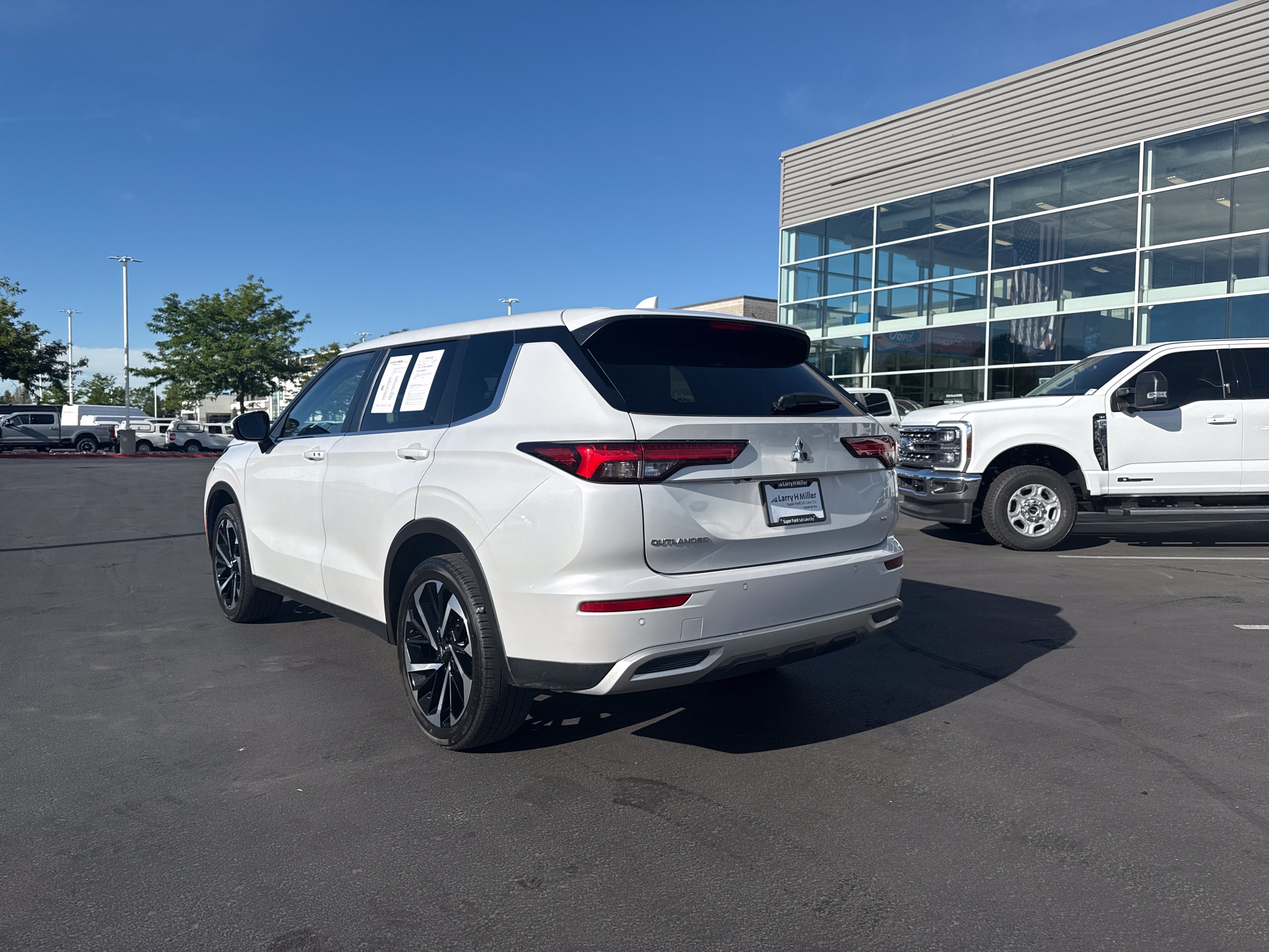 Used 2022 Mitsubishi Outlander SE AWD/4WD image 3