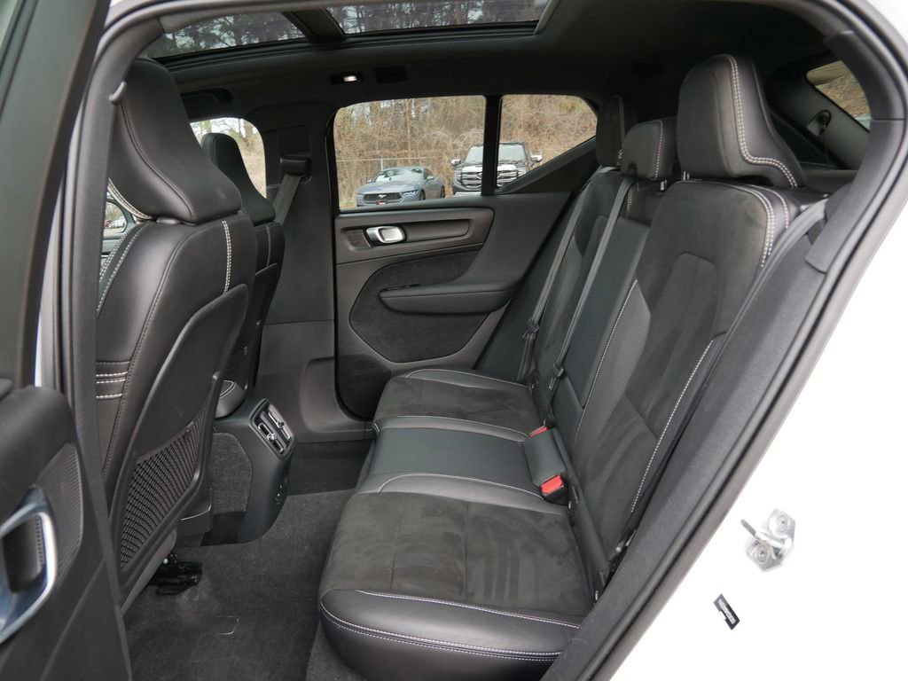 Used 2021 Volvo XC40 P8 Recharge w/ Advanced Package image 11