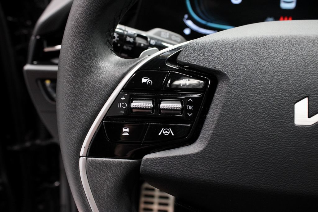 Used 2025 Kia Niro EX Touring FWD image 29