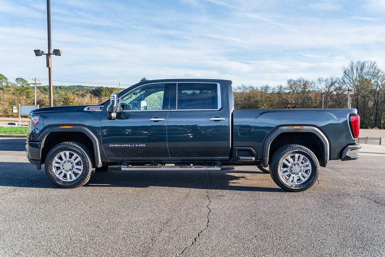 Used 2022 GMC Sierra 2500 Denali image 2