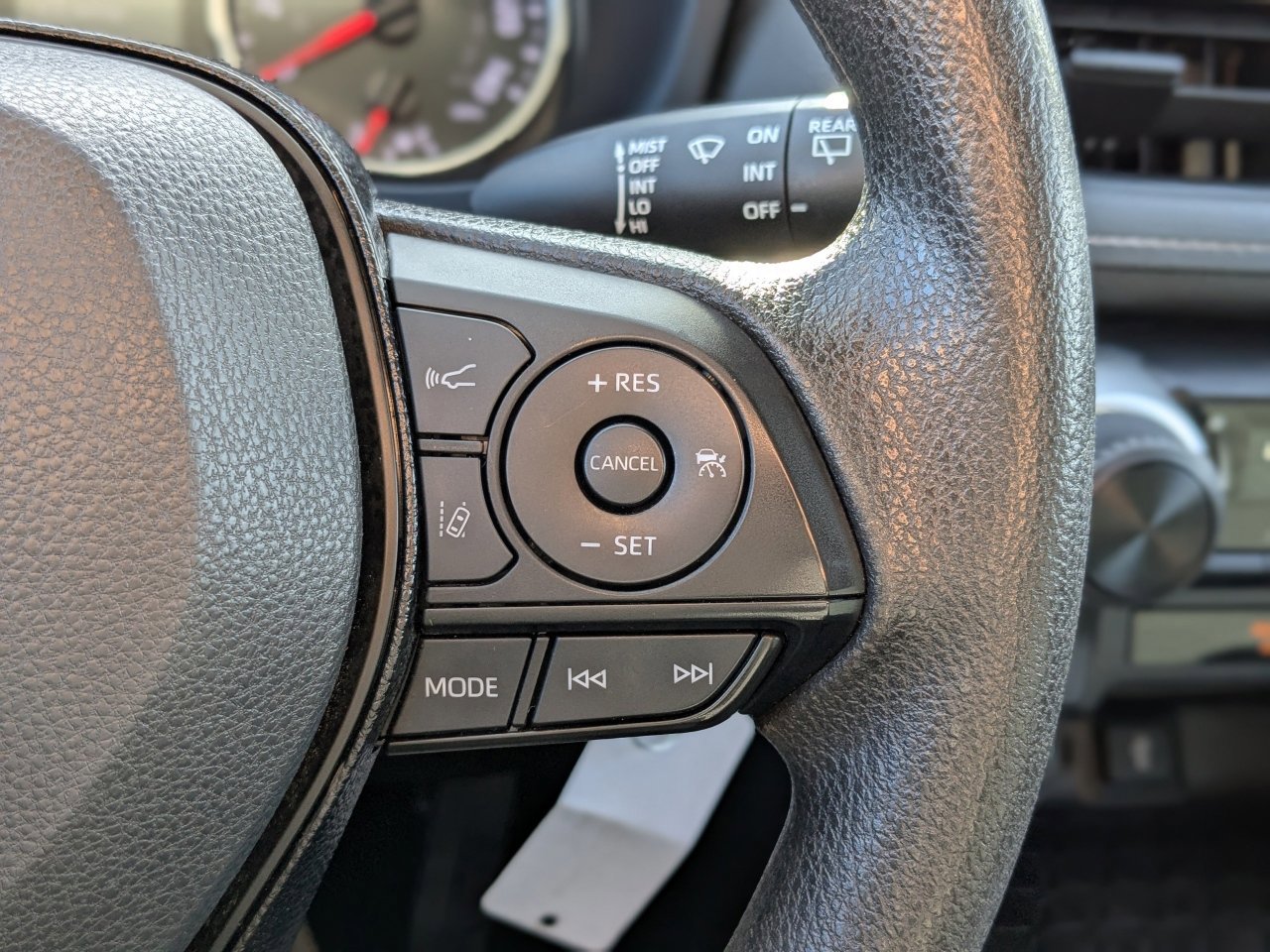 Used 2021 Toyota RAV4 LE image 26