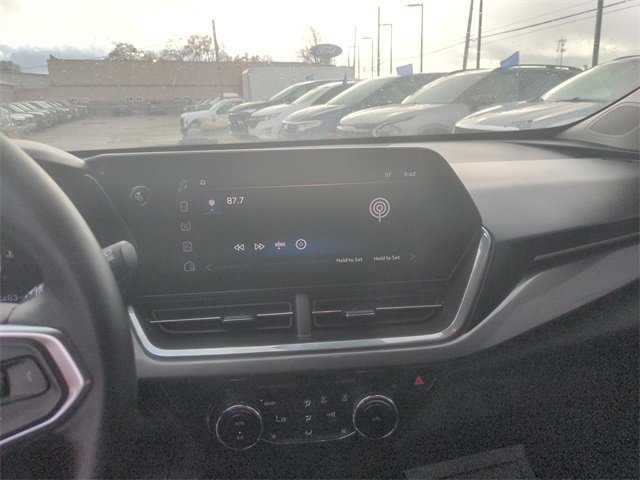 Used 2024 Chevrolet Trax ACTIV w/ Driver Confidence Package image 27