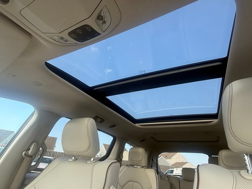 Used 2018 Chrysler Pacifica Limited w/ Advanced Safetytec Group FWD image 33