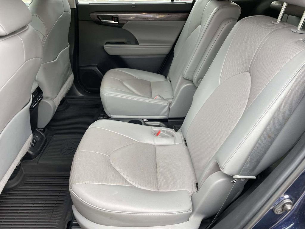 Used 2021 Toyota Highlander Limited FWD image 12