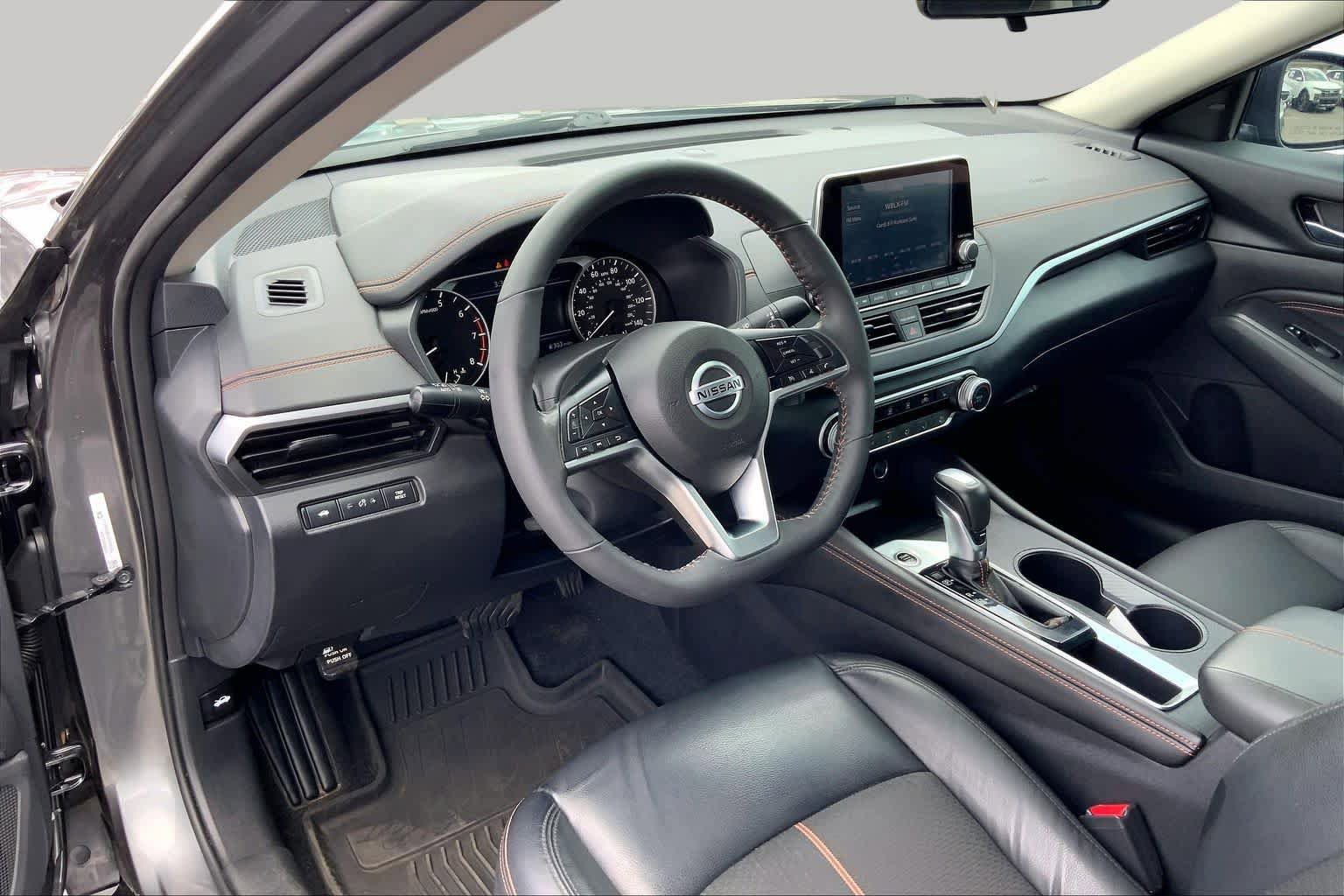 Used 2022 Nissan Altima 2.5 SR w/ Midnight Edition Package FWD image 18