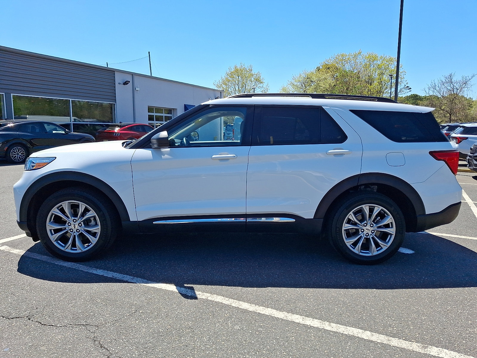 Certified 2023 Ford Explorer XLT w/ Equipment Group 202A AWD/4WD image 6