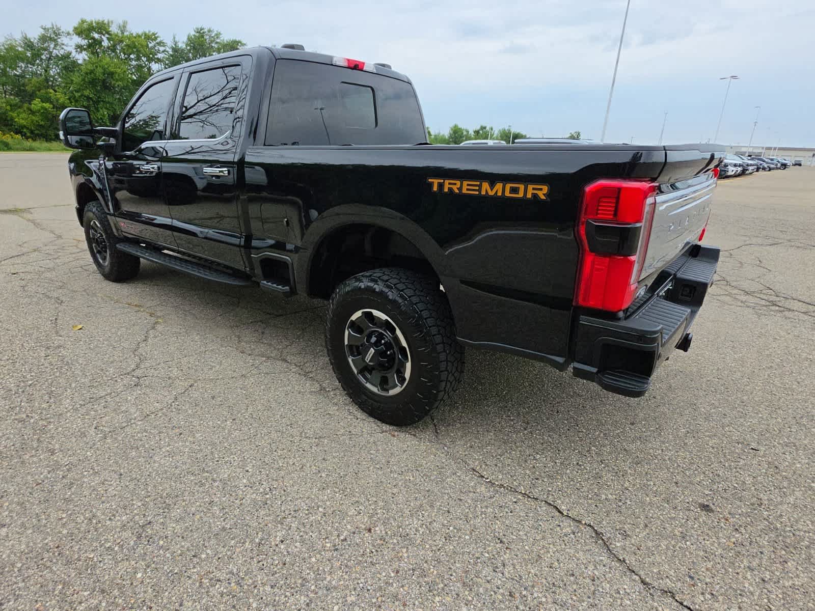 Certified 2023 Ford F250 Platinum w/ Tremor Off-Road Package AWD/4WD image 12