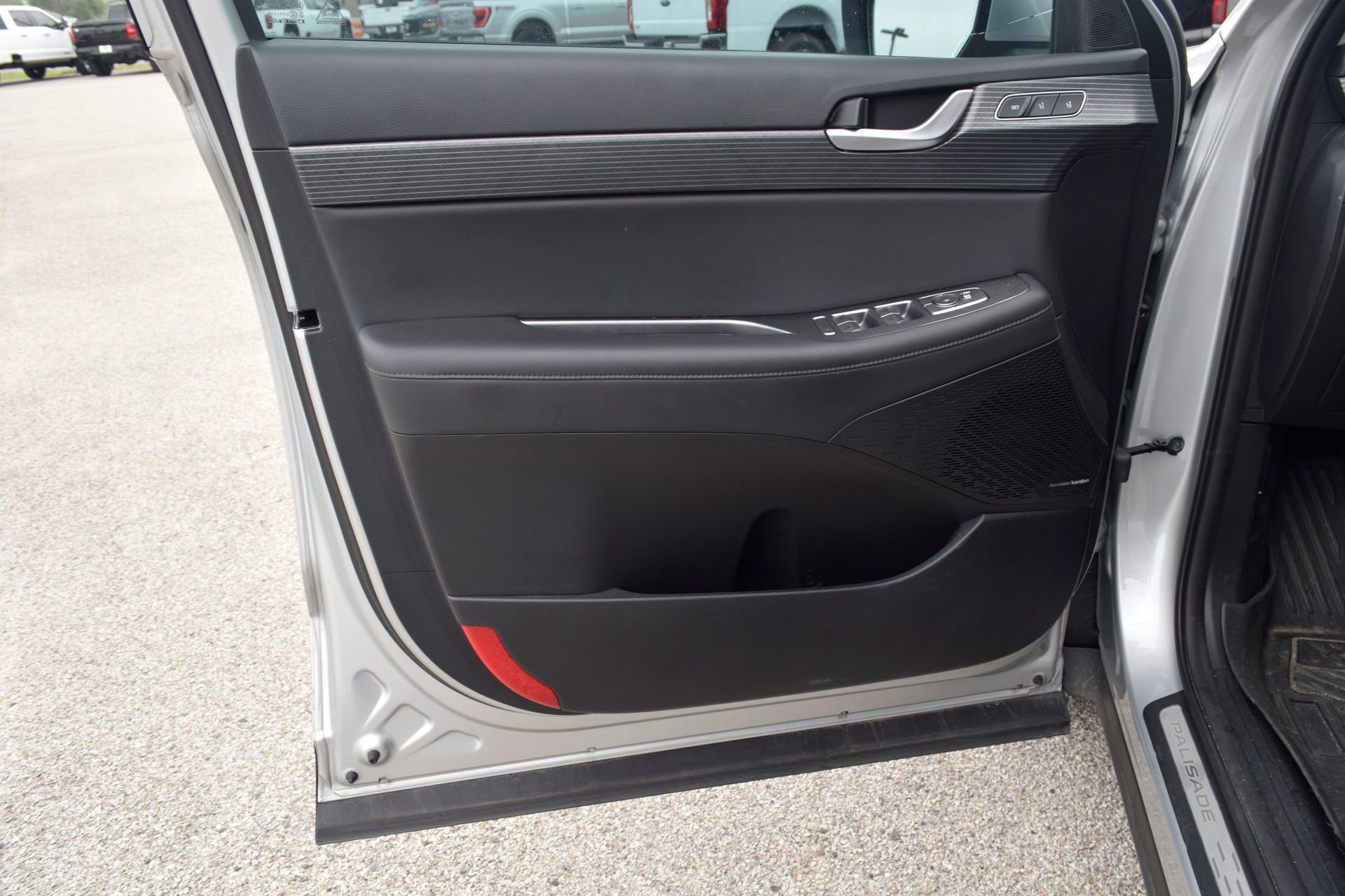 Used 2023 Hyundai Palisade Limited FWD image 19