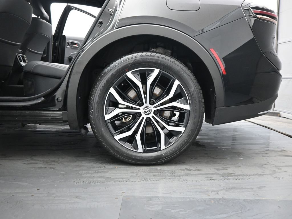 Used 2024 Toyota Crown Limited image 17