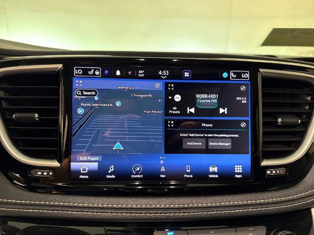 Used 2023 Chrysler Pacifica Limited FWD image 25
