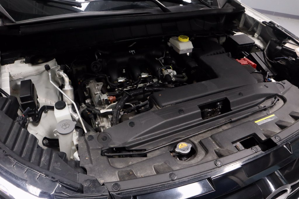 Used 2024 Nissan Pathfinder SV w/ Black Appearance Package AWD/4WD image 16