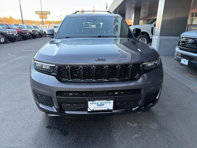 Used 2023 Jeep Grand Cherokee L Laredo image 2