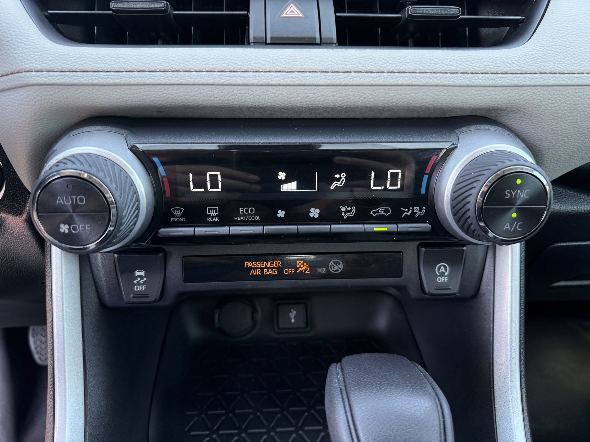 Used 2022 Toyota RAV4 XLE image 13