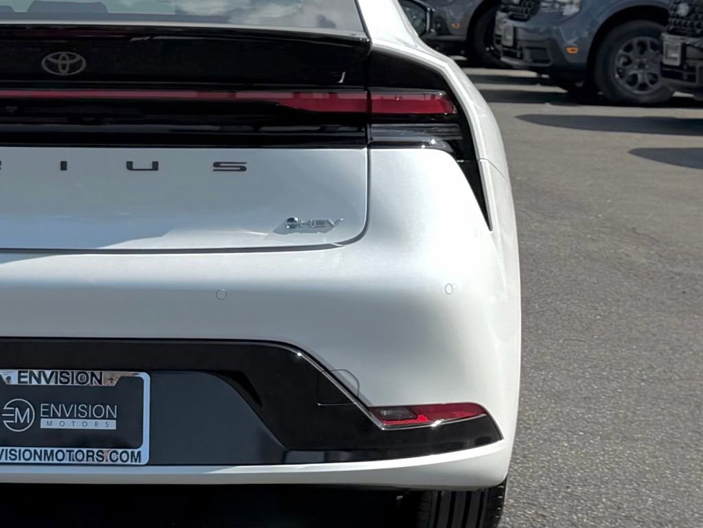 Used 2025 Toyota Prius XLE image 8