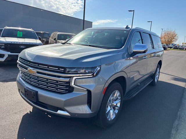 Used 2023 Chevrolet Suburban Premier AWD/4WD image 3