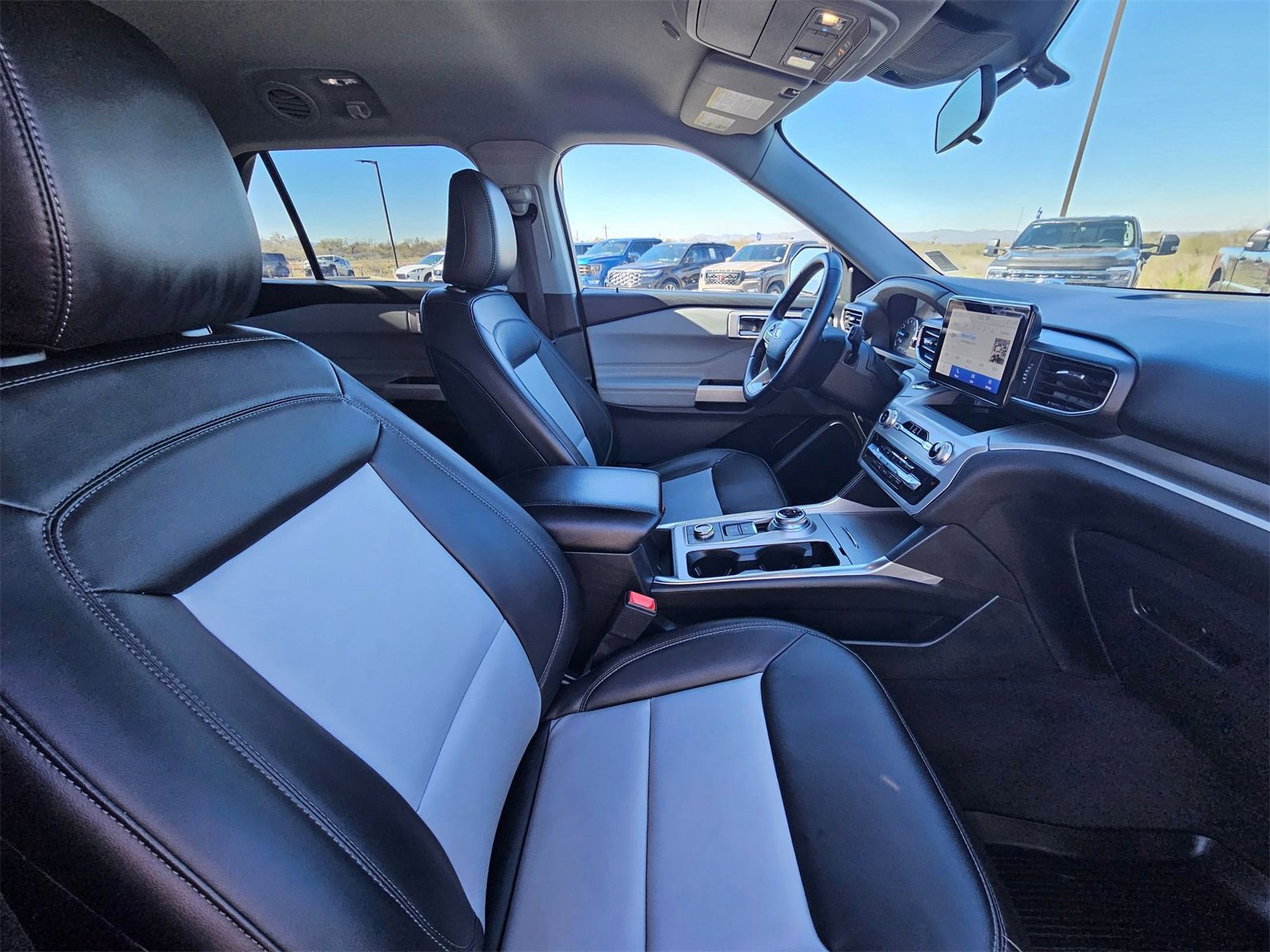 Certified 2022 Ford Explorer XLT w/ Equipment Group 202A image 27