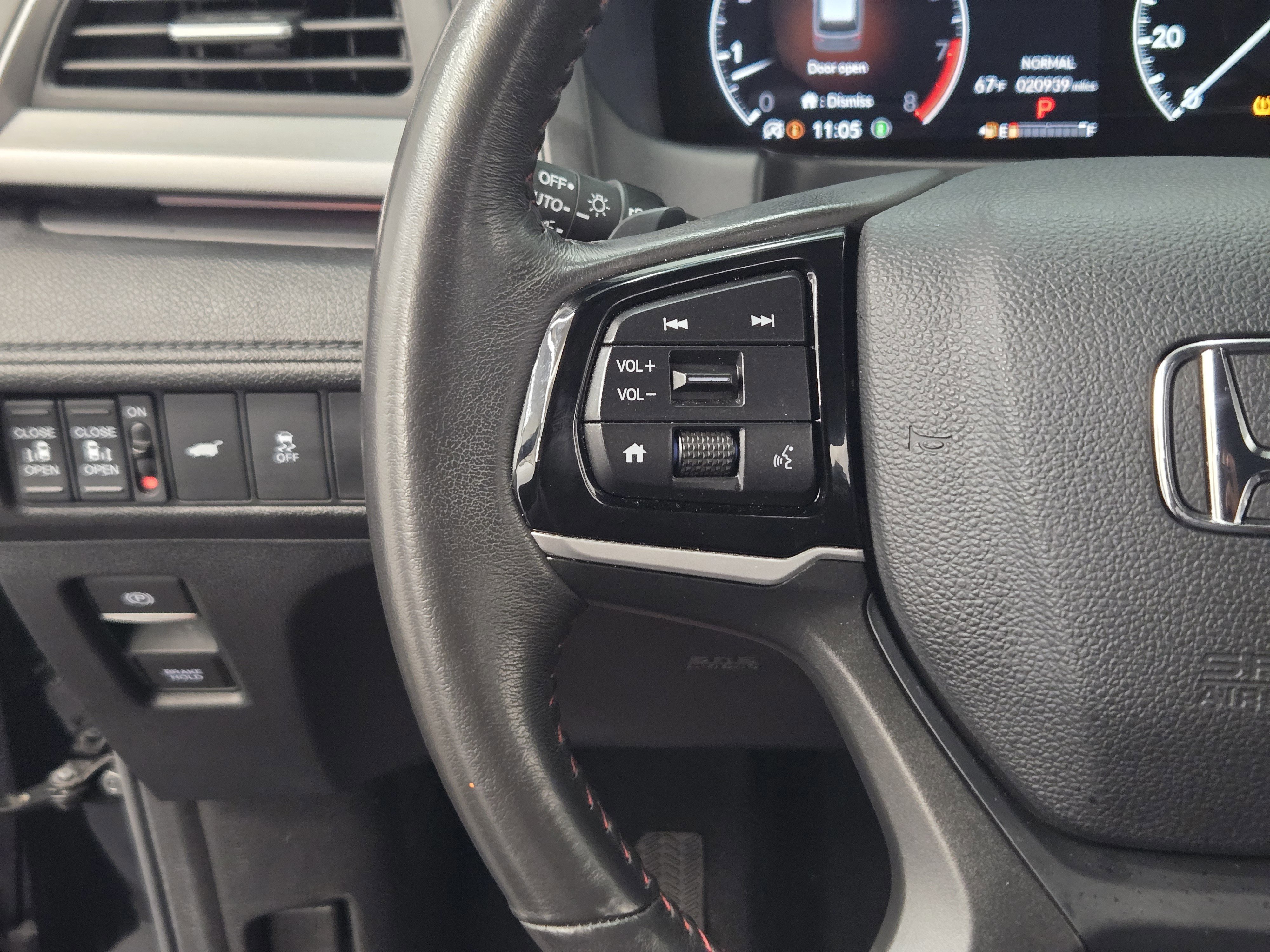 Used 2025 Honda Odyssey Sport-L image 28