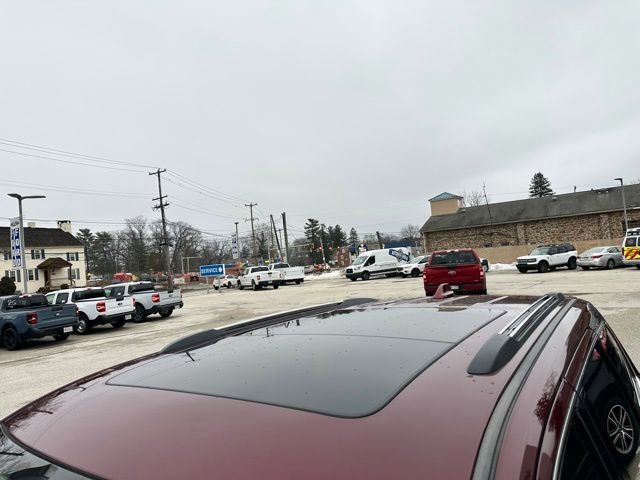 Used 2017 Jeep Grand Cherokee Overland w/ Jeep Active Safety Group image 29