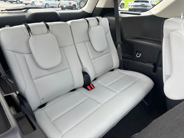 Certified 2025 Ford Explorer Platinum w/ Ultimate Package AWD/4WD image 35
